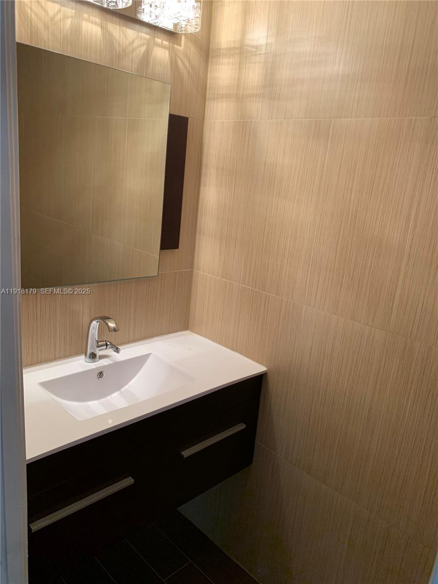 SECTOR 4 - Residential Lease