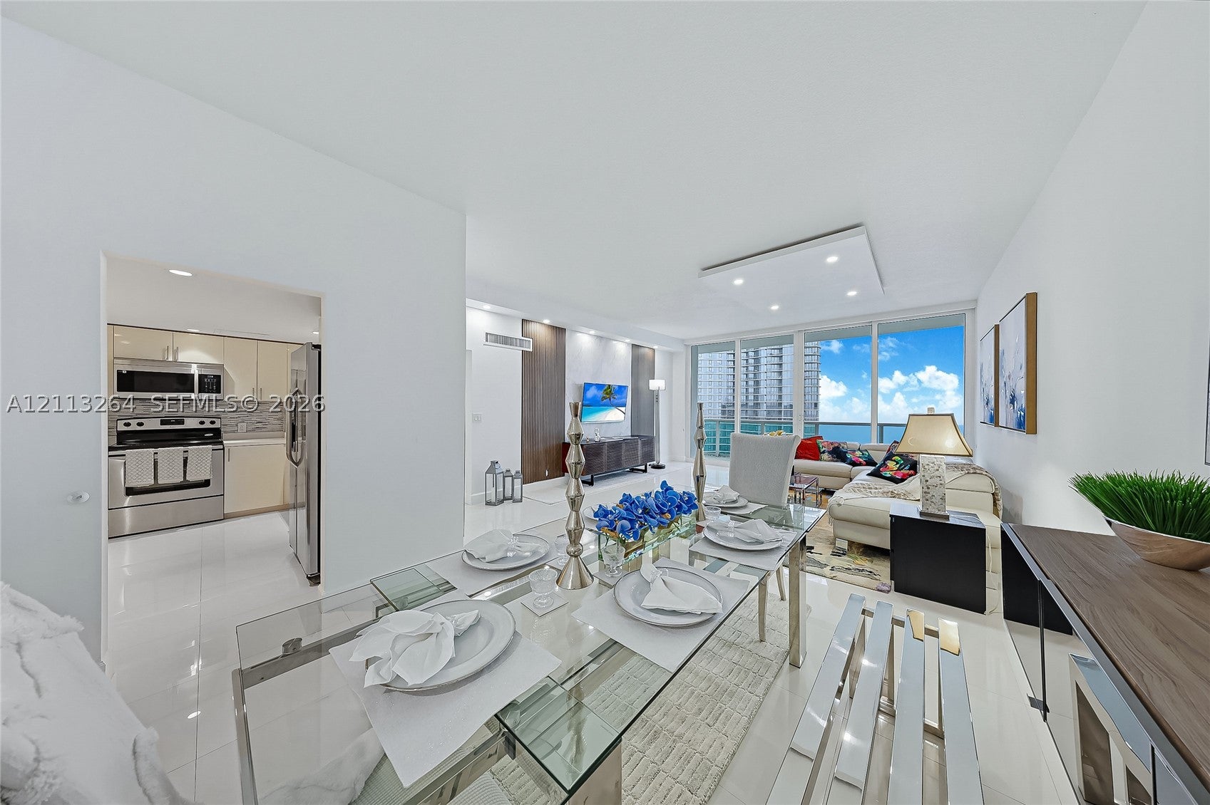 100 Bayview Dr PH06