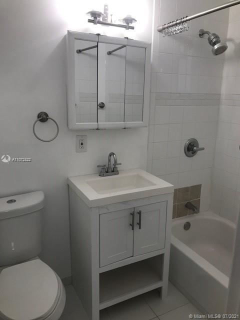 BAY LINCOLN - Residential Income