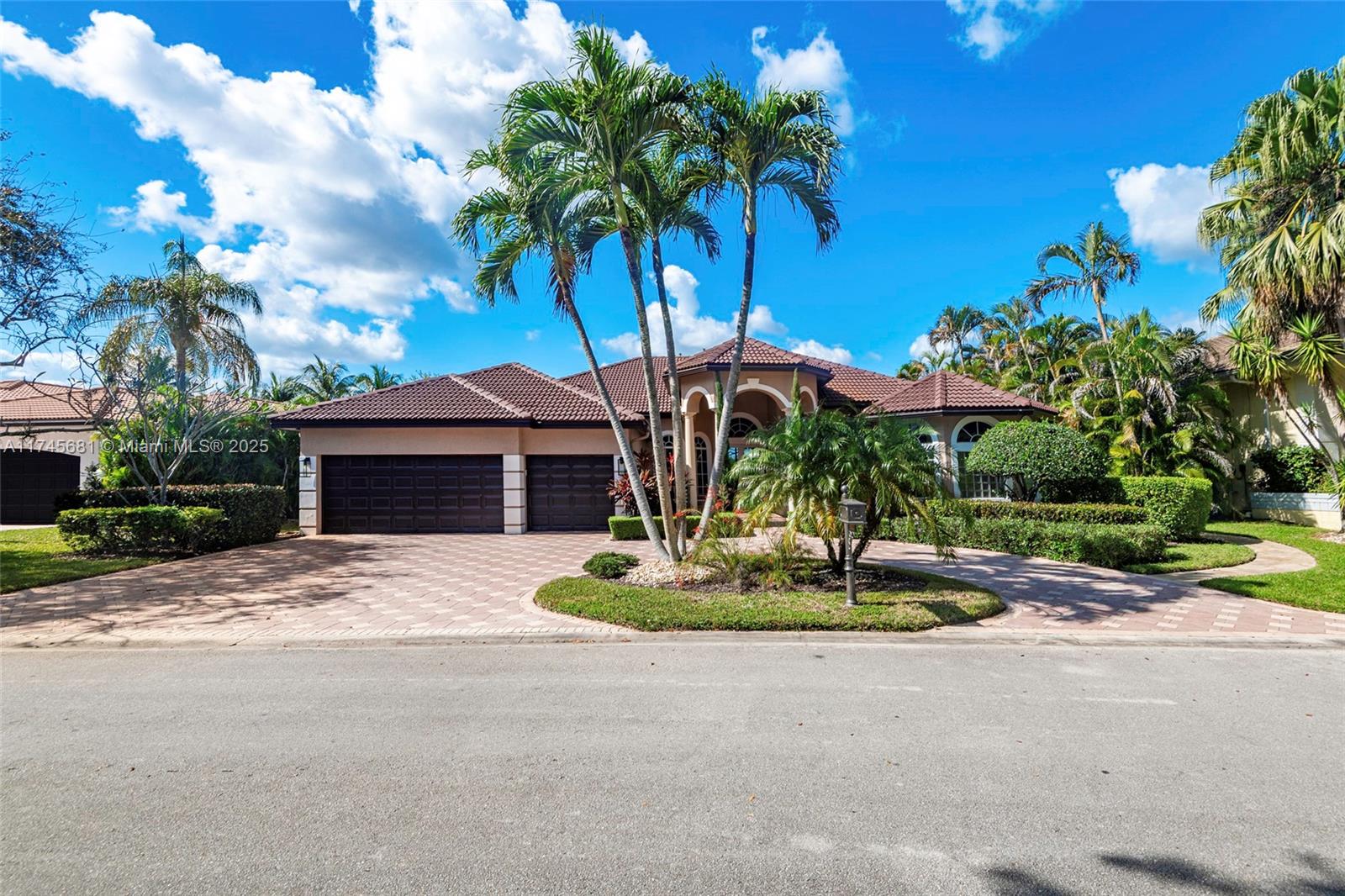 560 W Enclave Cir W