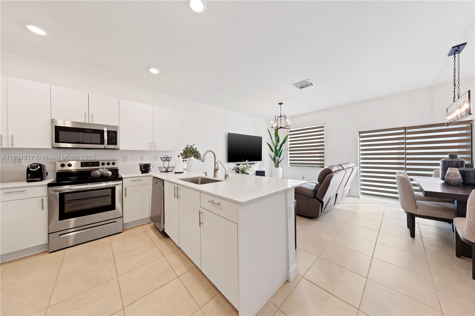 KENDALL ASSEMBLAGE SOUTH - Residential