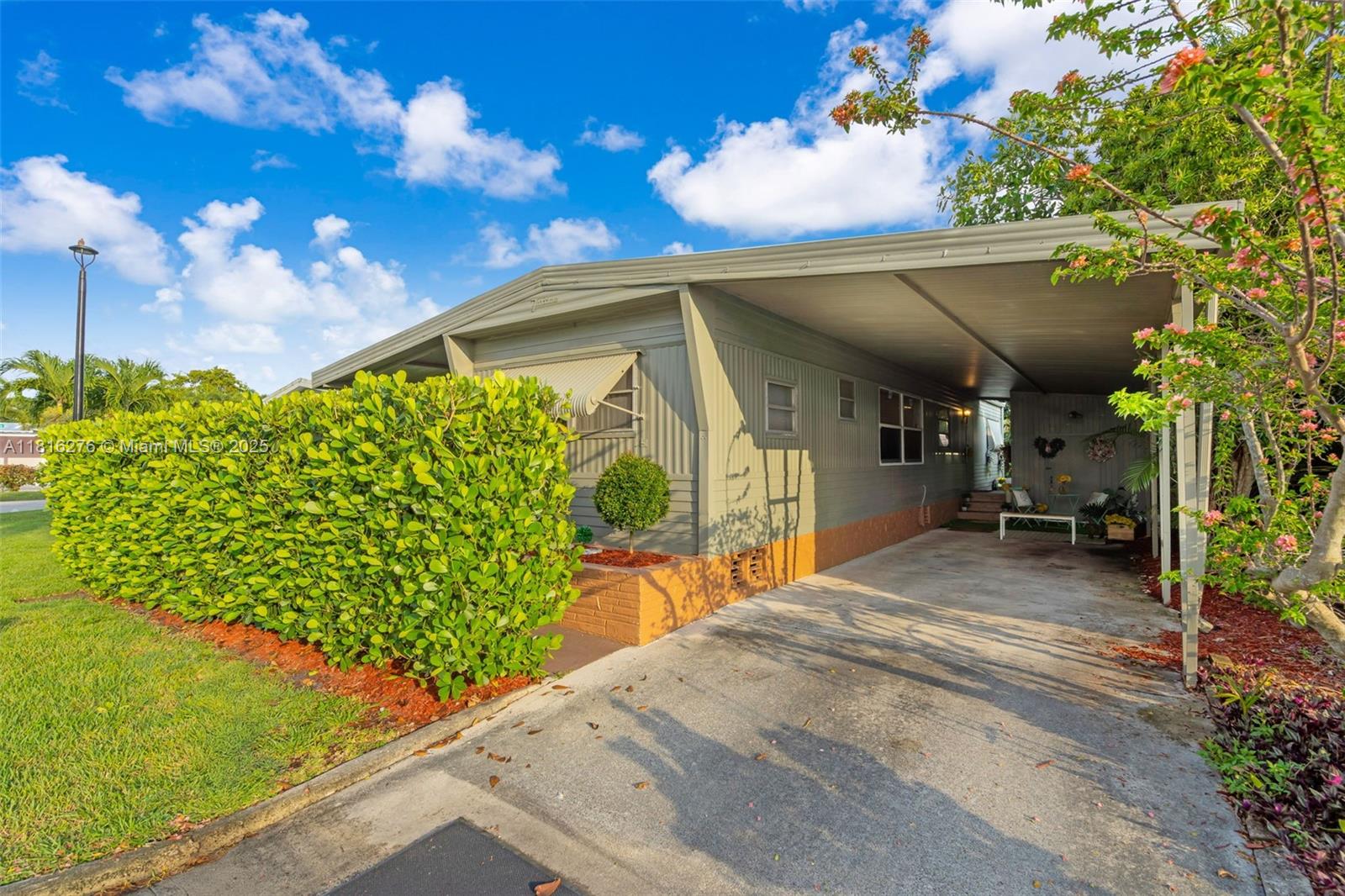 8360 SW 21st St, Davie, FL, 33324/$195,000 2 8360 SW 21st St