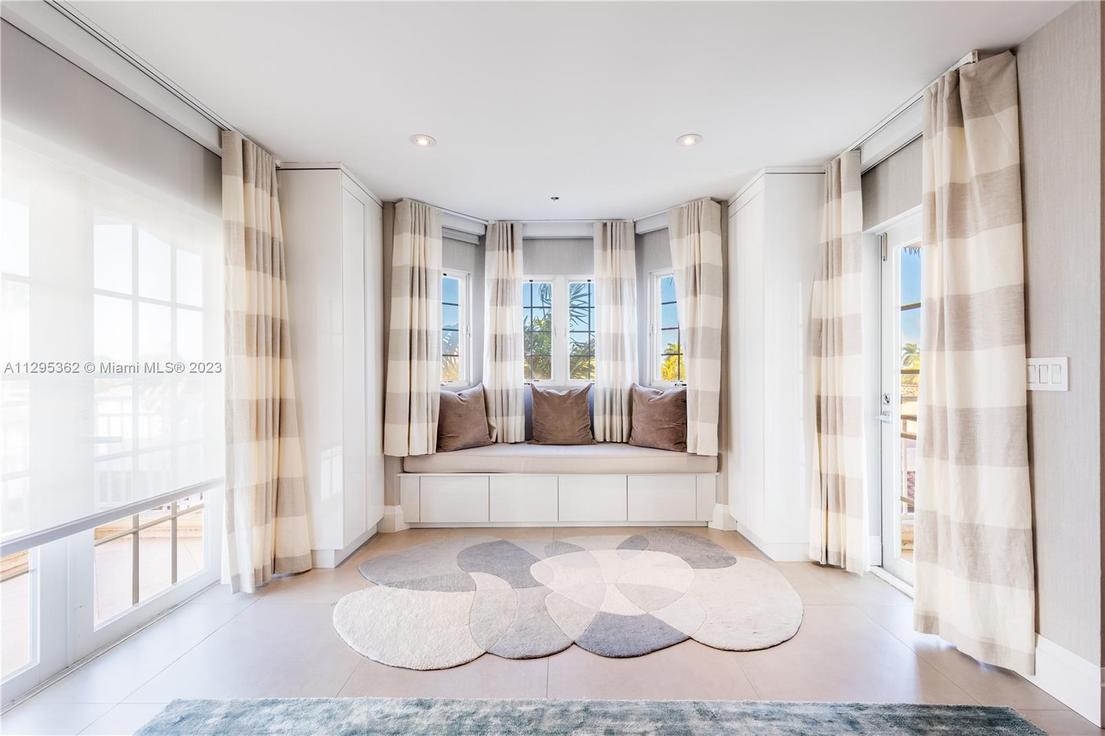 THE THS AT SUNSET HARBOUR - Residential