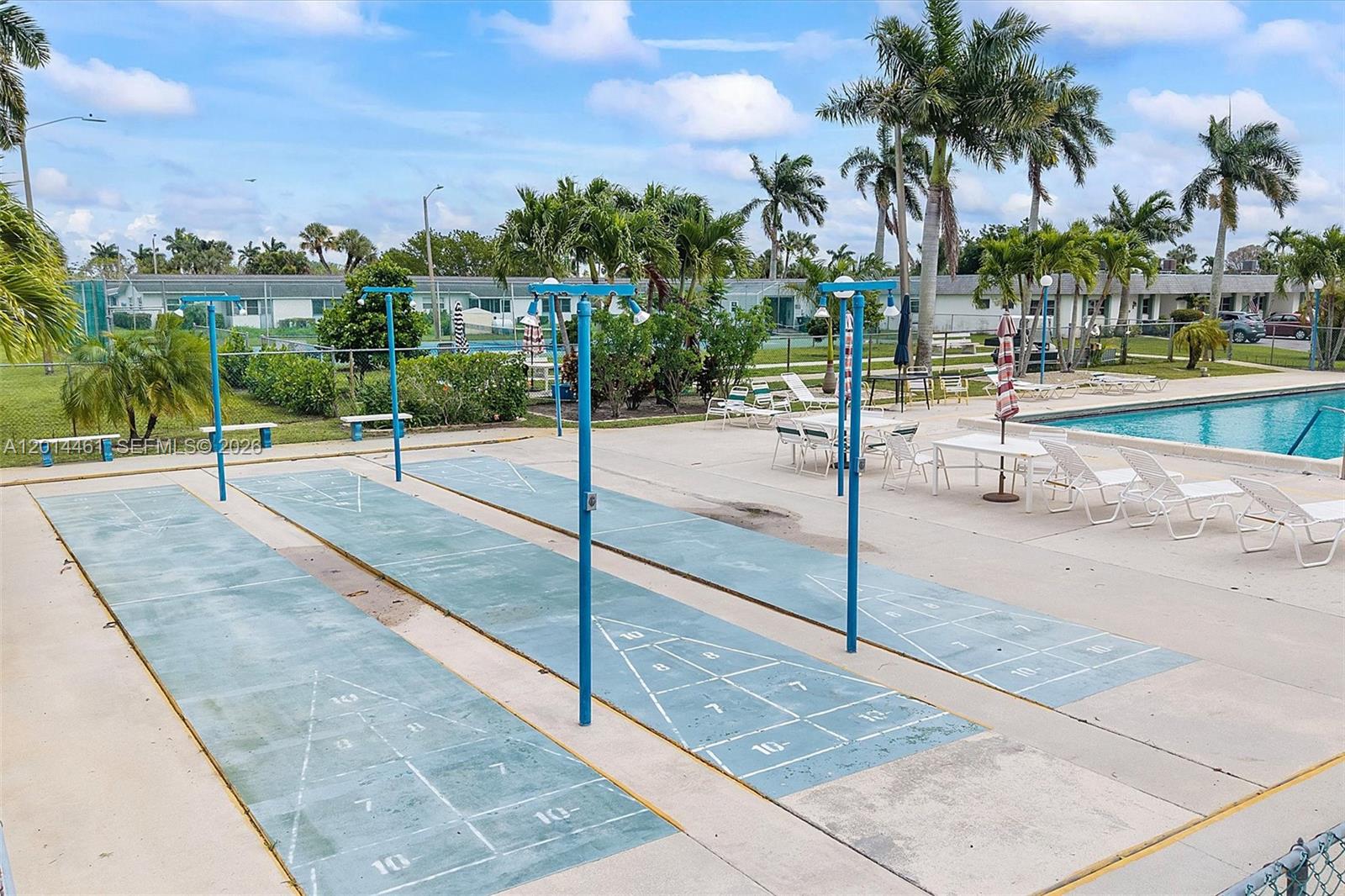 CRESTHAVEN TOWNHOMES SEC - Residential
