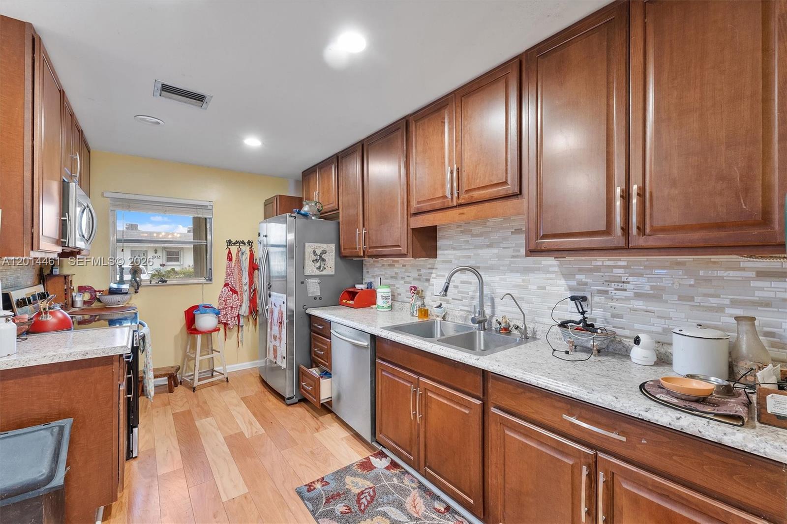 CRESTHAVEN TOWNHOMES SEC - Residential