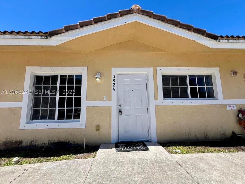 Photo of 3824 SW 48th Ave #3824, Hollywood, FL 33023 (MLS # A12068249)