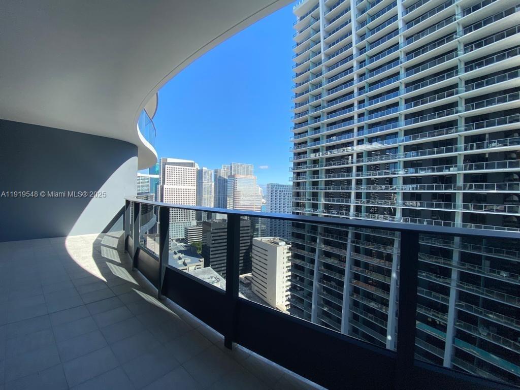 1000 Brickell Plz 3207