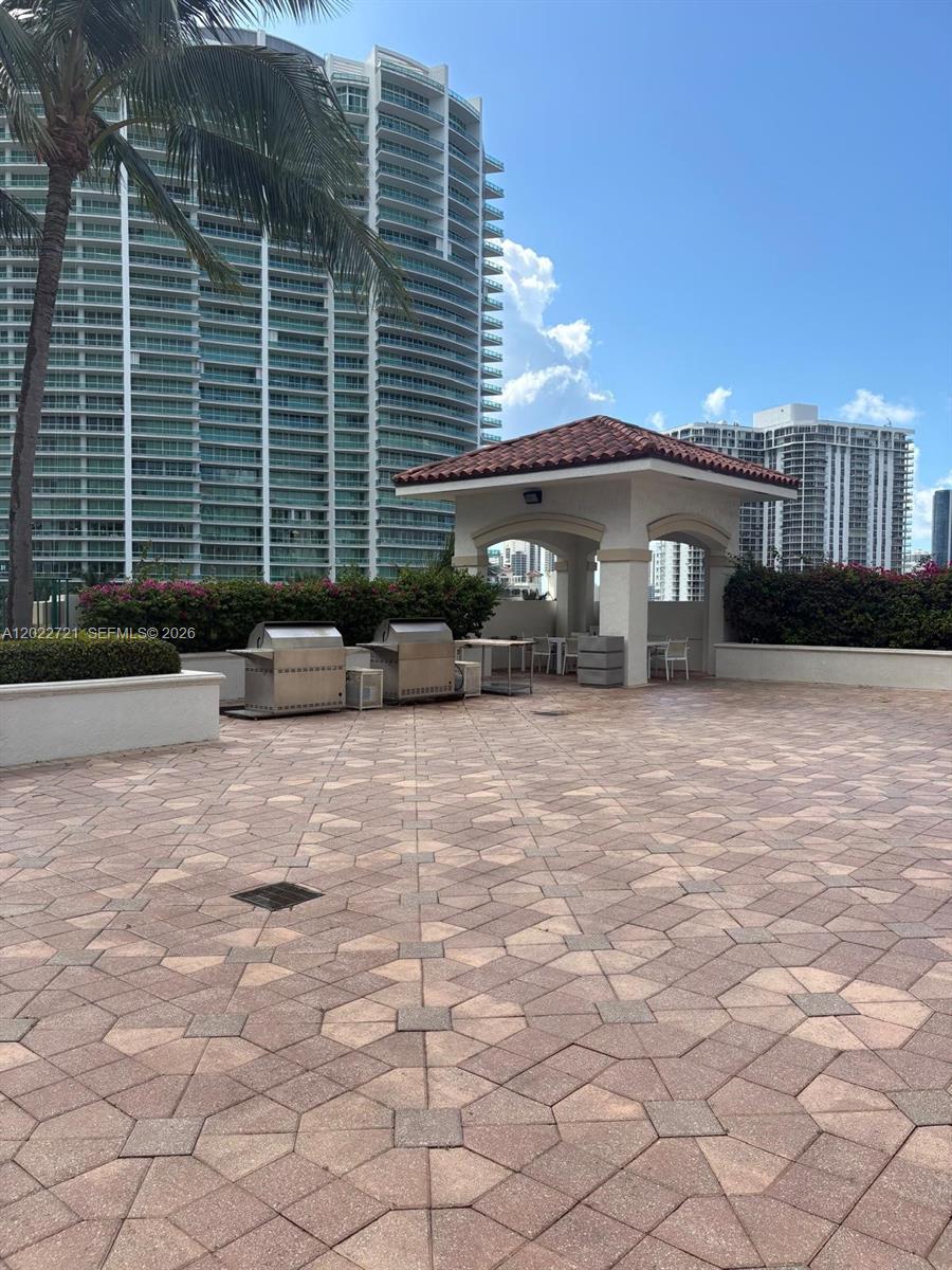 TURNBERRY VLG NO TOWER CO - Residential