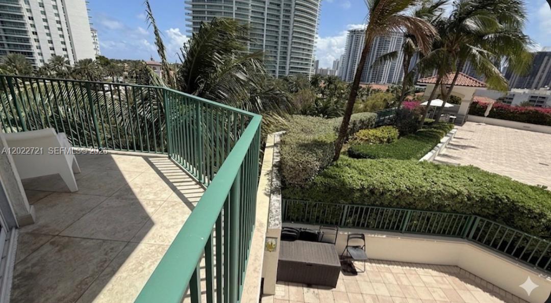 TURNBERRY VLG NO TOWER CO - Residential