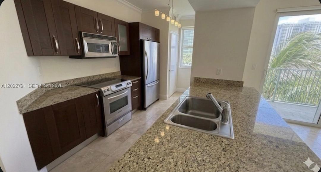 TURNBERRY VLG NO TOWER CO - Residential