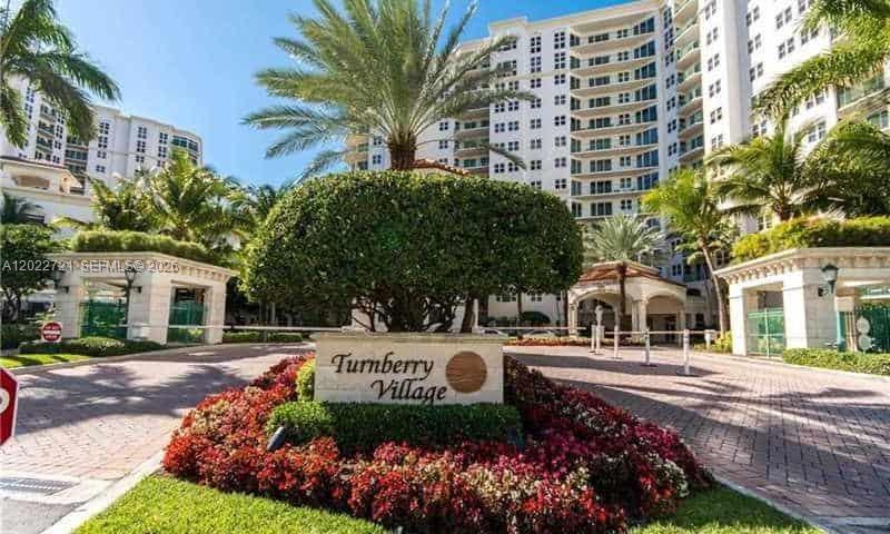TURNBERRY VLG NO TOWER CO - Residential