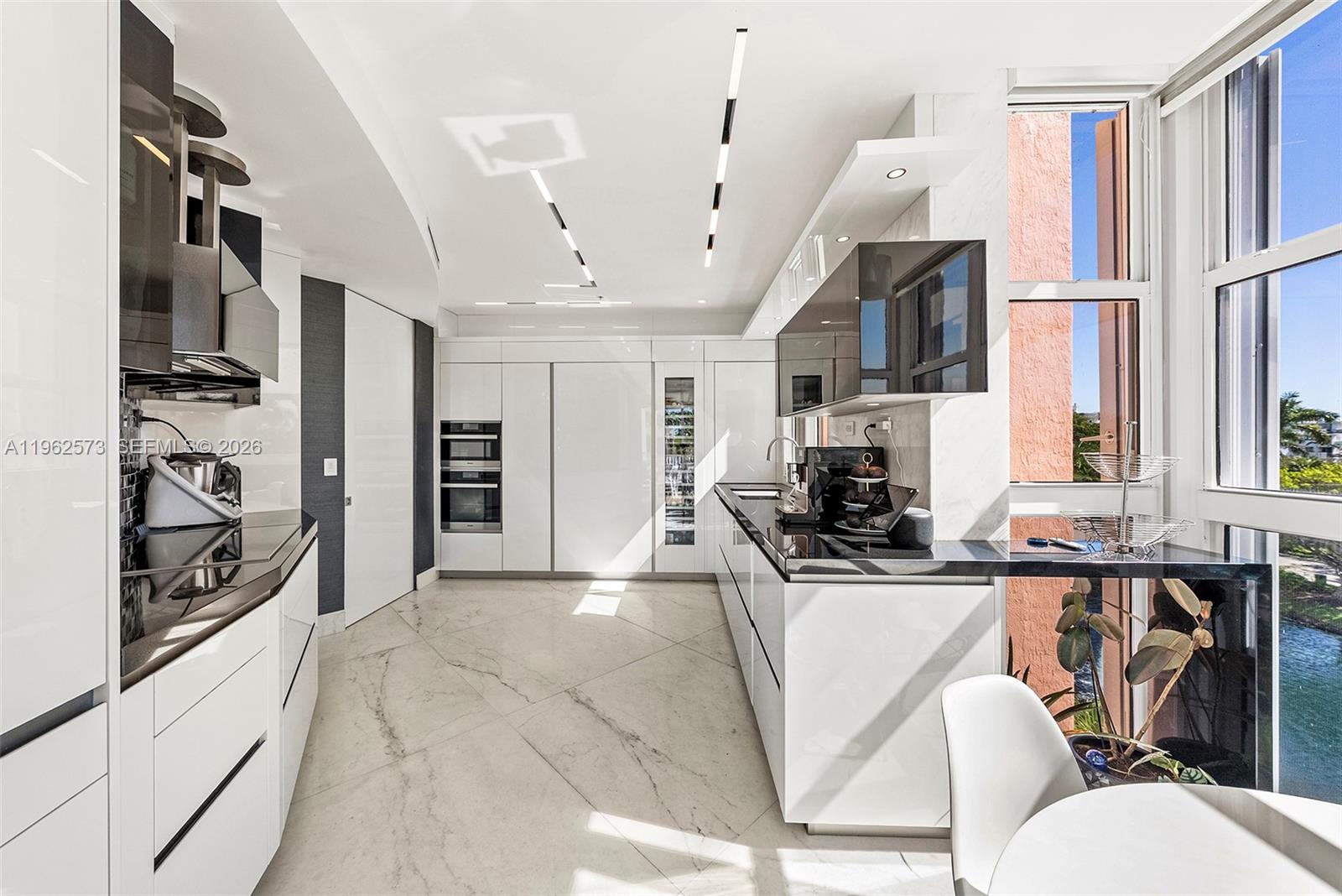 LAKE VILLA THREE CONDO - Residential