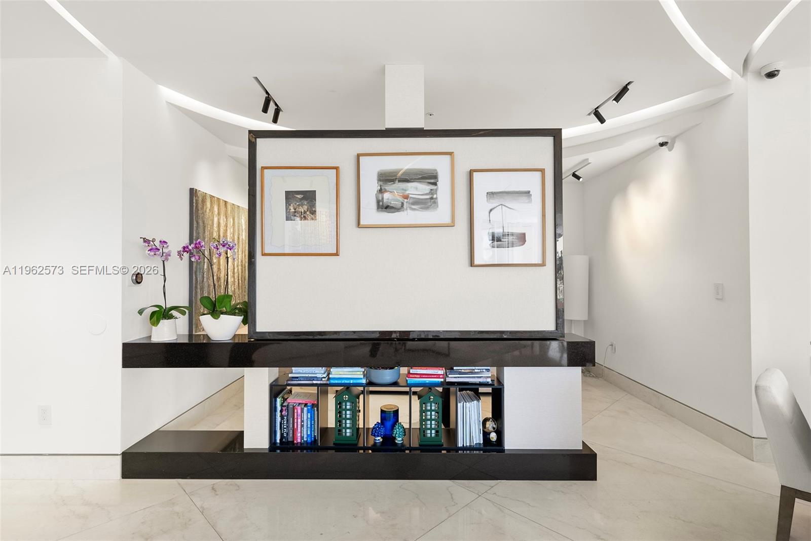 LAKE VILLA THREE CONDO - Residential