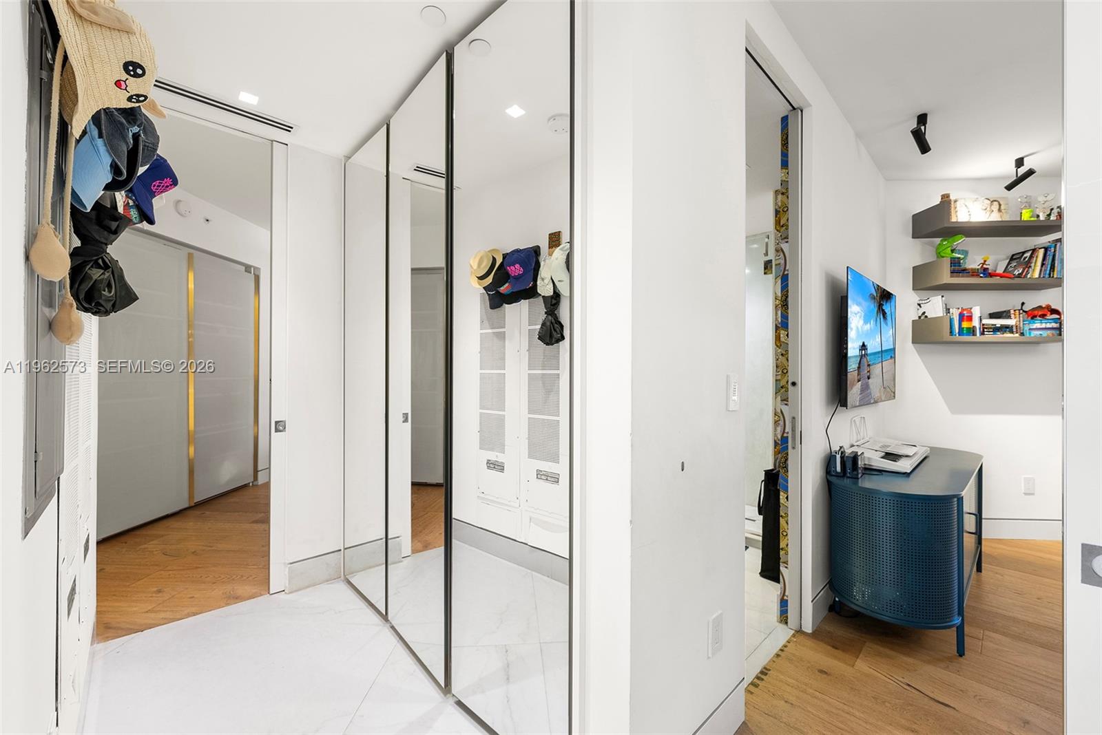 LAKE VILLA THREE CONDO - Residential