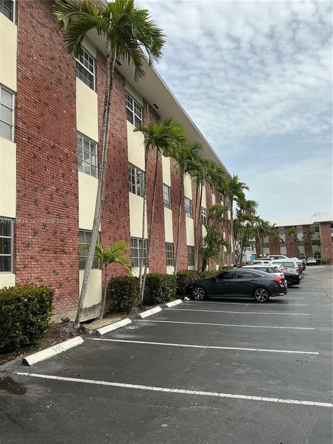 2424 SE 17th Cswy 111B Fort Lauderdale FL 33316