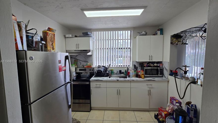 ATTENTION INVESTORS! GREAT OPPORTUNITY FOR SALE! Property is ALREADY RENTED. 2 bedrooms and 2 bathrooms. Great location, close to many schools, restaurants, plazas and more.