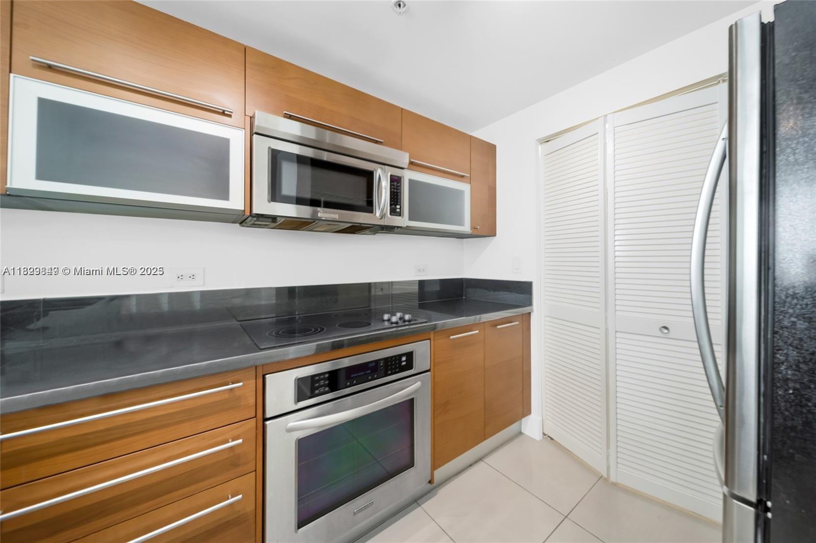 VIZCAYNE NORTH CONDO - Residential Lease