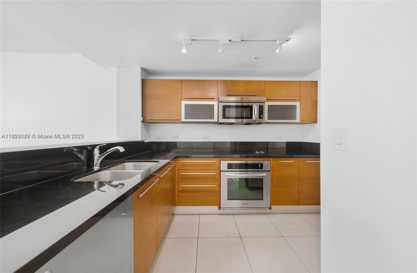 VIZCAYNE NORTH CONDO - Residential Lease