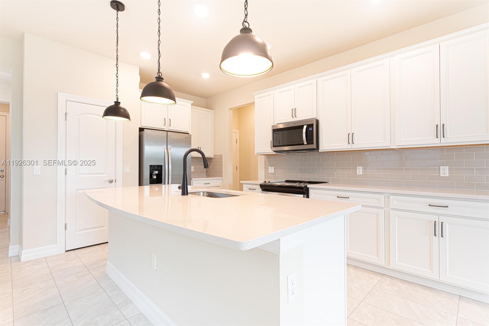 View photos, virtual tours, details... 8648 Escue St