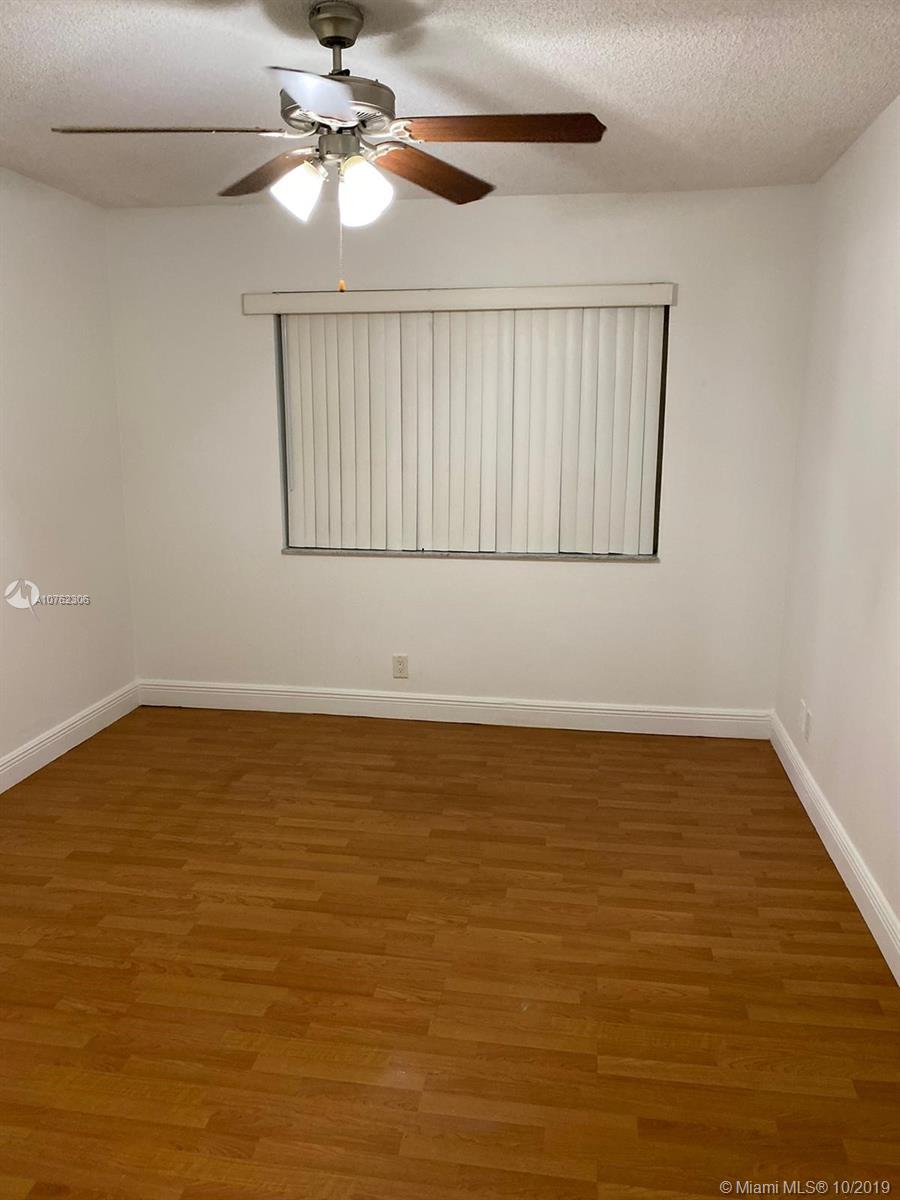 LEXINGTON ON THE GREEN CO - Residential Lease