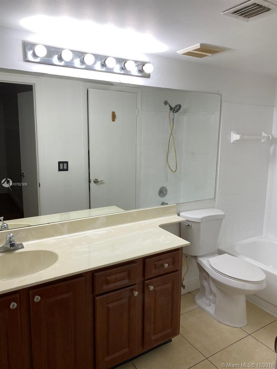 LEXINGTON ON THE GREEN CO - Residential Lease