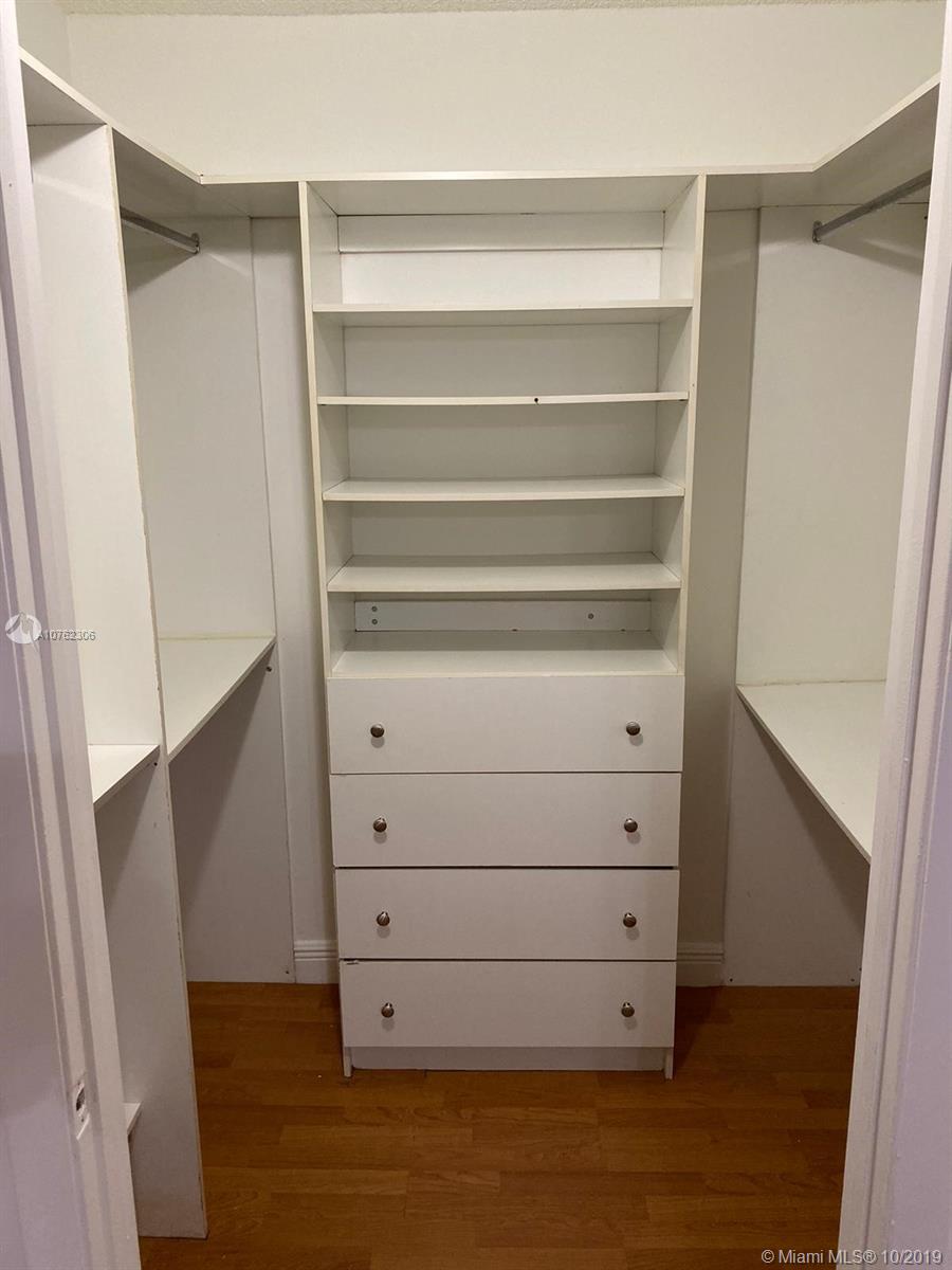 LEXINGTON ON THE GREEN CO - Residential Lease