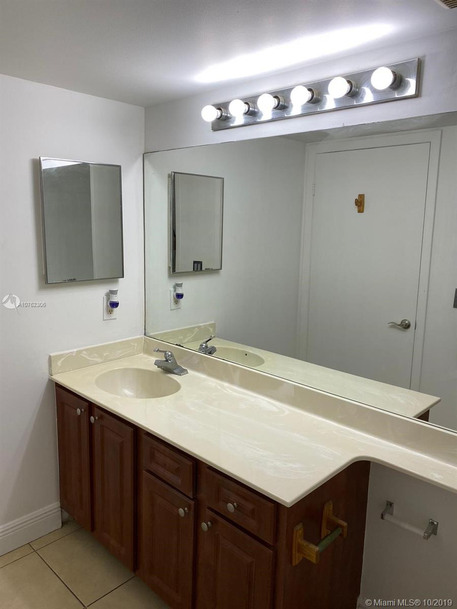 LEXINGTON ON THE GREEN CO - Residential Lease