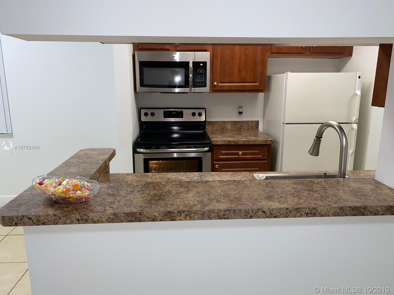 LEXINGTON ON THE GREEN CO - Residential Lease