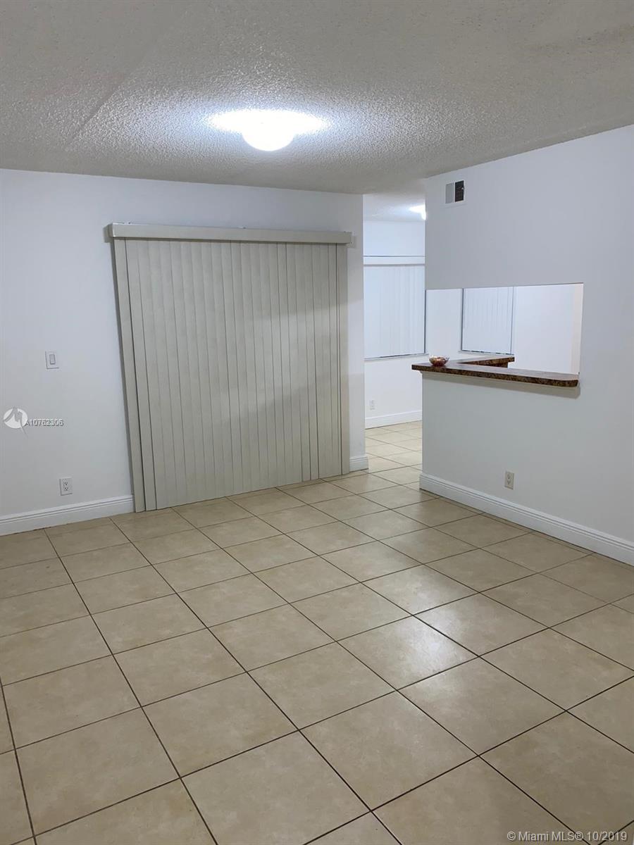 LEXINGTON ON THE GREEN CO - Residential Lease