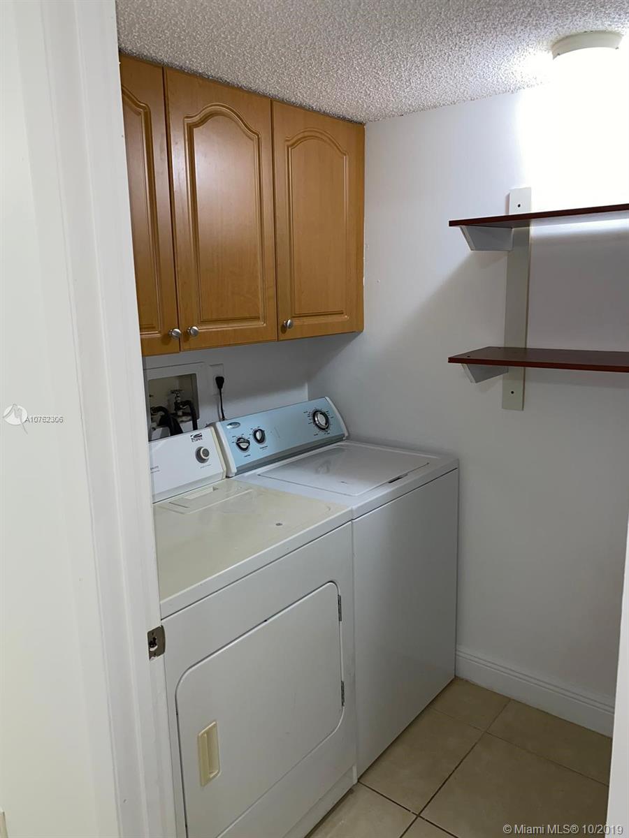 LEXINGTON ON THE GREEN CO - Residential Lease