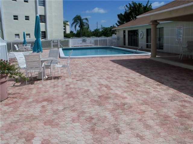 MEADOWBROOK LAKES VIEW CO - Residential
