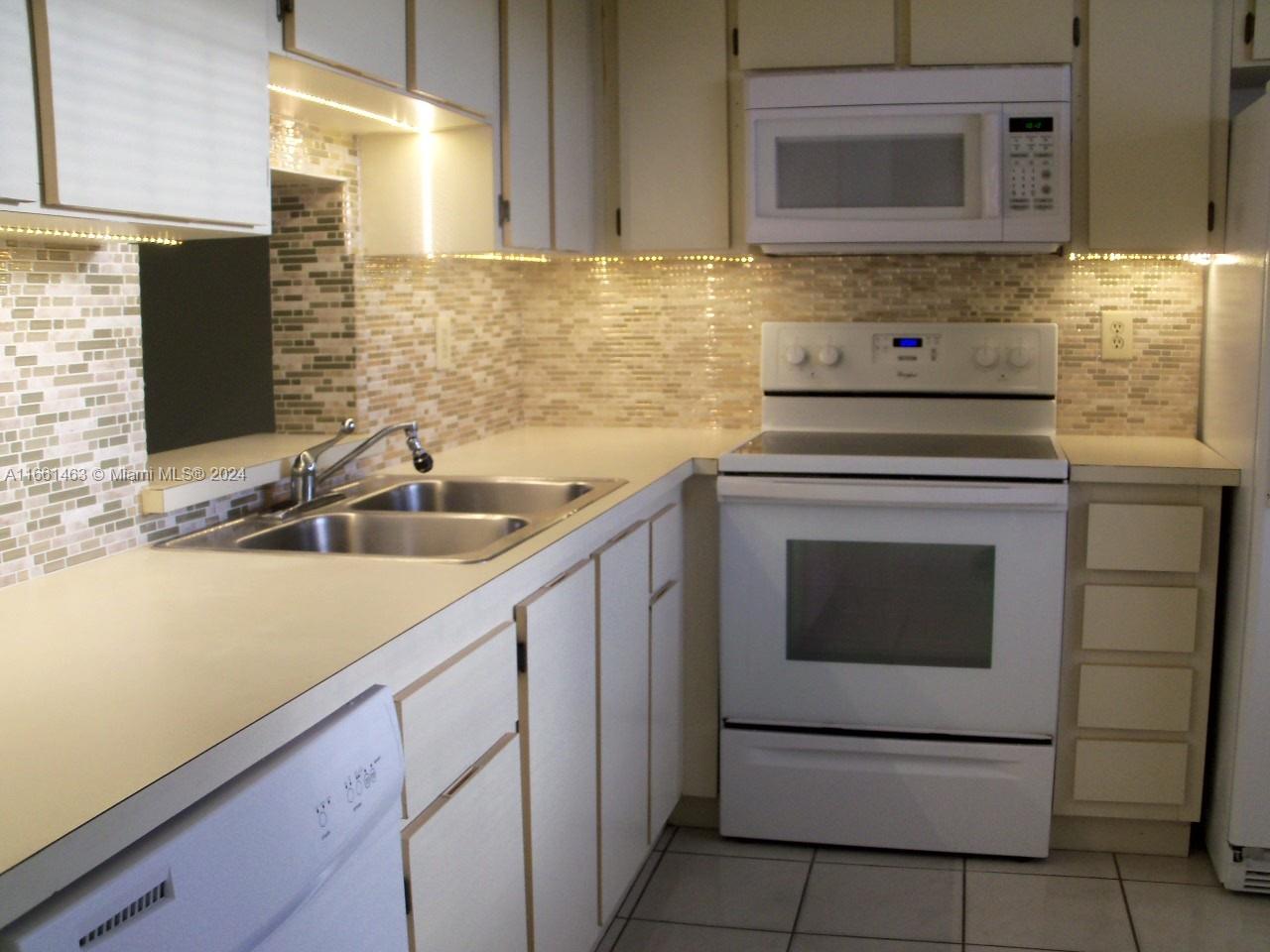 MEADOWBROOK LAKES VIEW CO - Residential