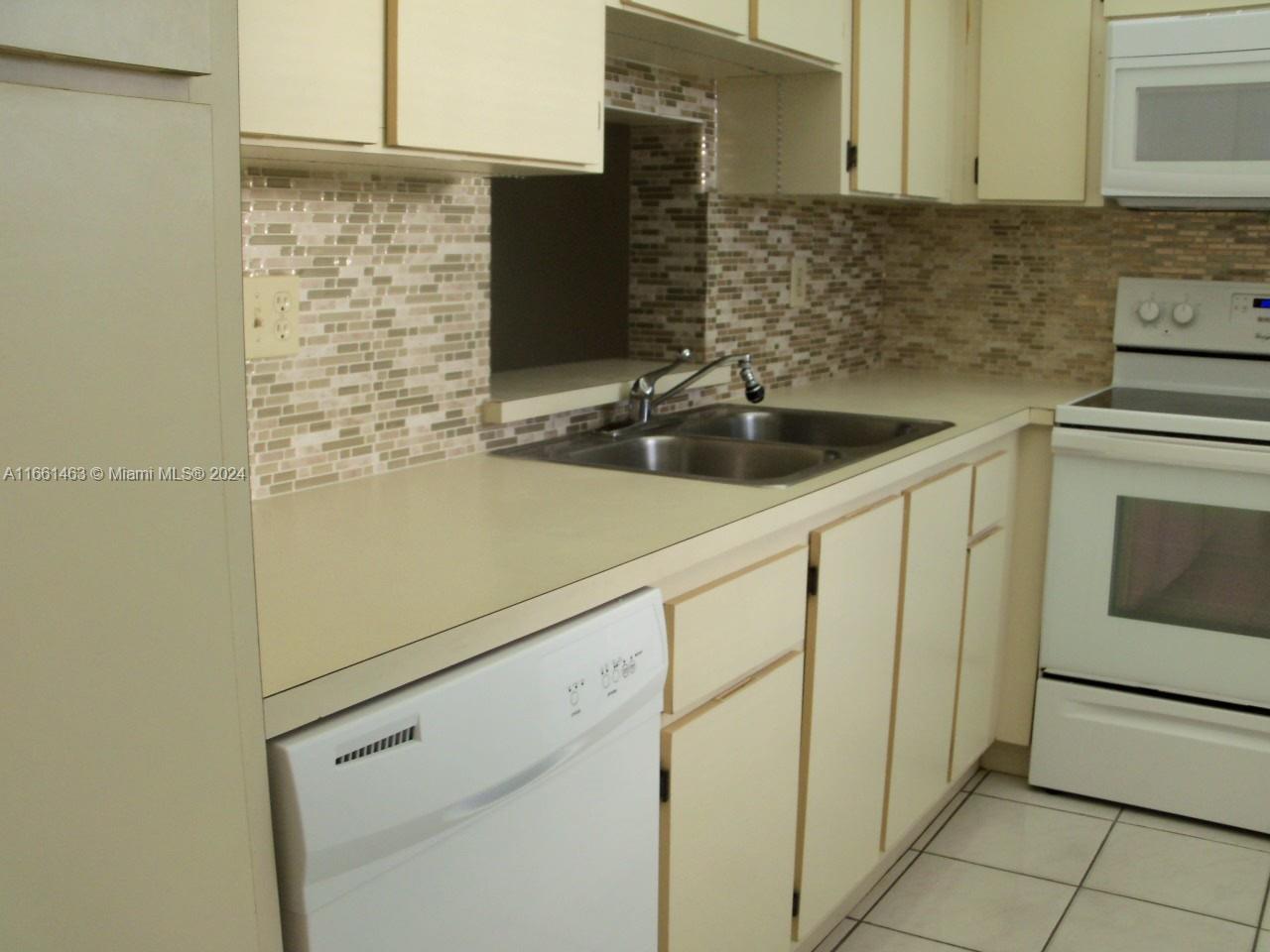 MEADOWBROOK LAKES VIEW CO - Residential