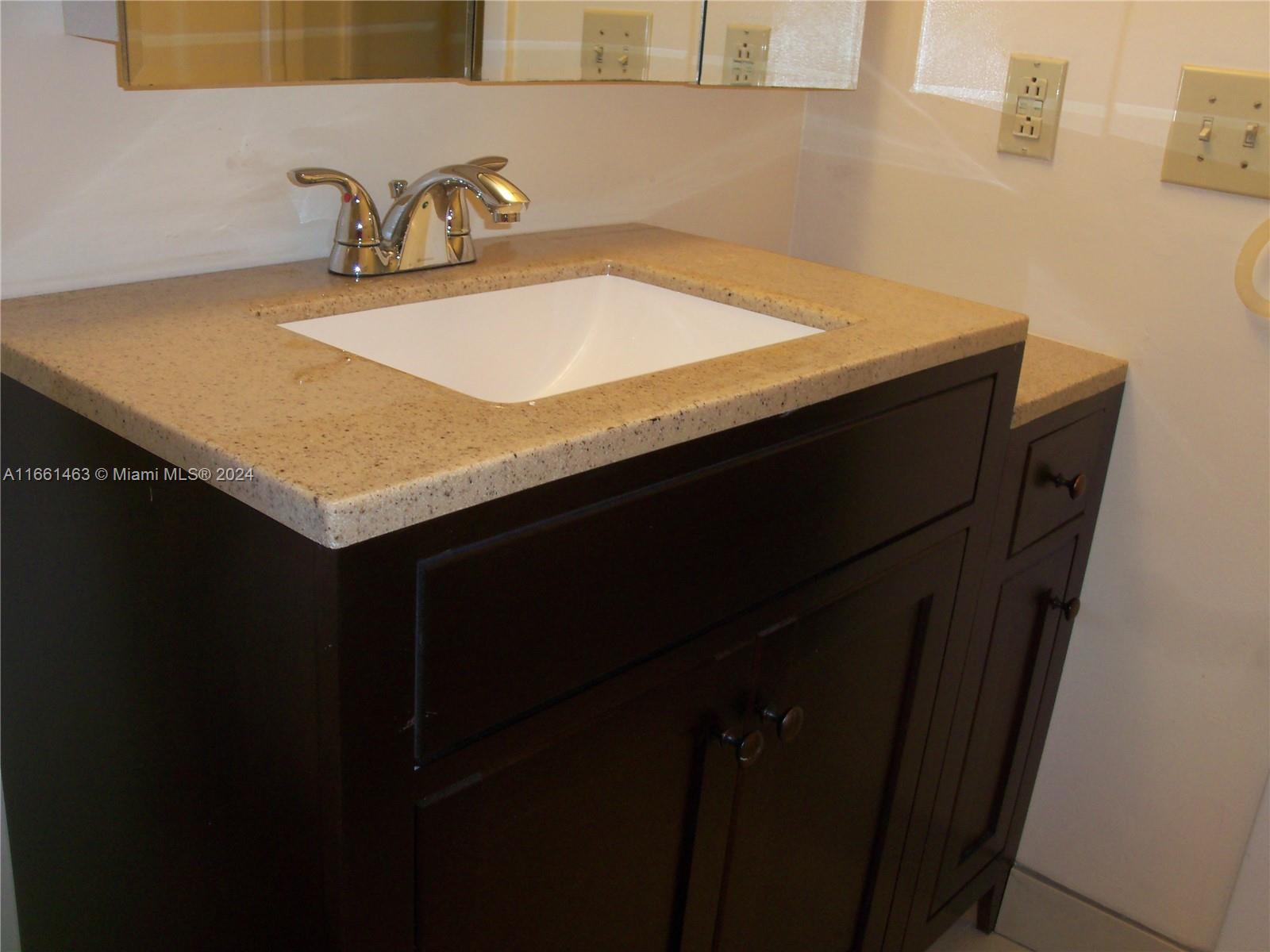 MEADOWBROOK LAKES VIEW CO - Residential