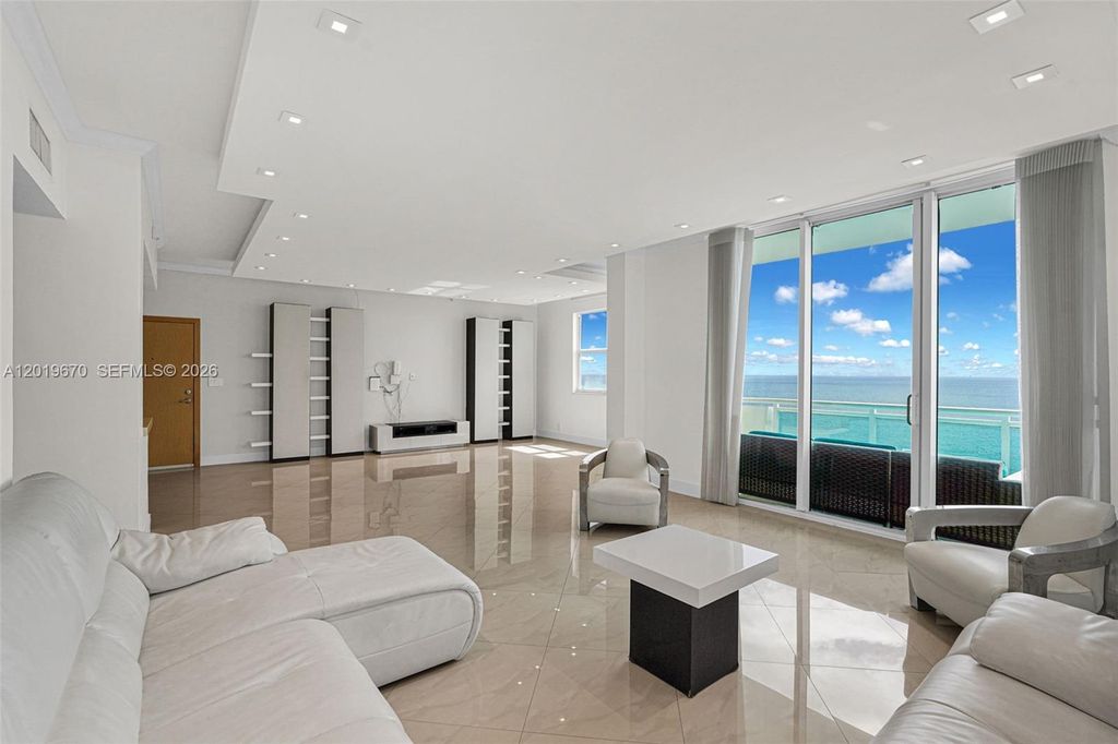 Photo of 3001 S Ocean Dr #1611, Hollywood, FL 33019 (MLS # A12019670)