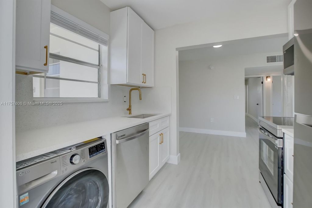 Photo of 1720 Cleveland St #201W, Hollywood, FL 33020 (MLS # A11757606)