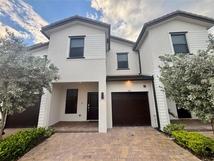Beautiful 3BR/2.5BA townhouse with 1-car garage plus 2-car driveway. Bright and spacious living areas with modern open kitchen. Convenient half bath on first floor. Primary suite features private bath and large closet. Enjoy a private garage, assigned parking, and guest spaces. Excellent location near top-rated schools, supermarkets, shopping, major highways, parks and recreational areas. Perfect blend of comfort and convenience, ideal for families or investors.