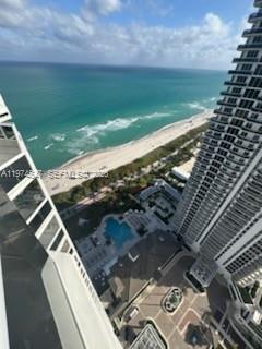 4779 Collins Ave 3504