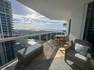4779 Collins Ave 3504