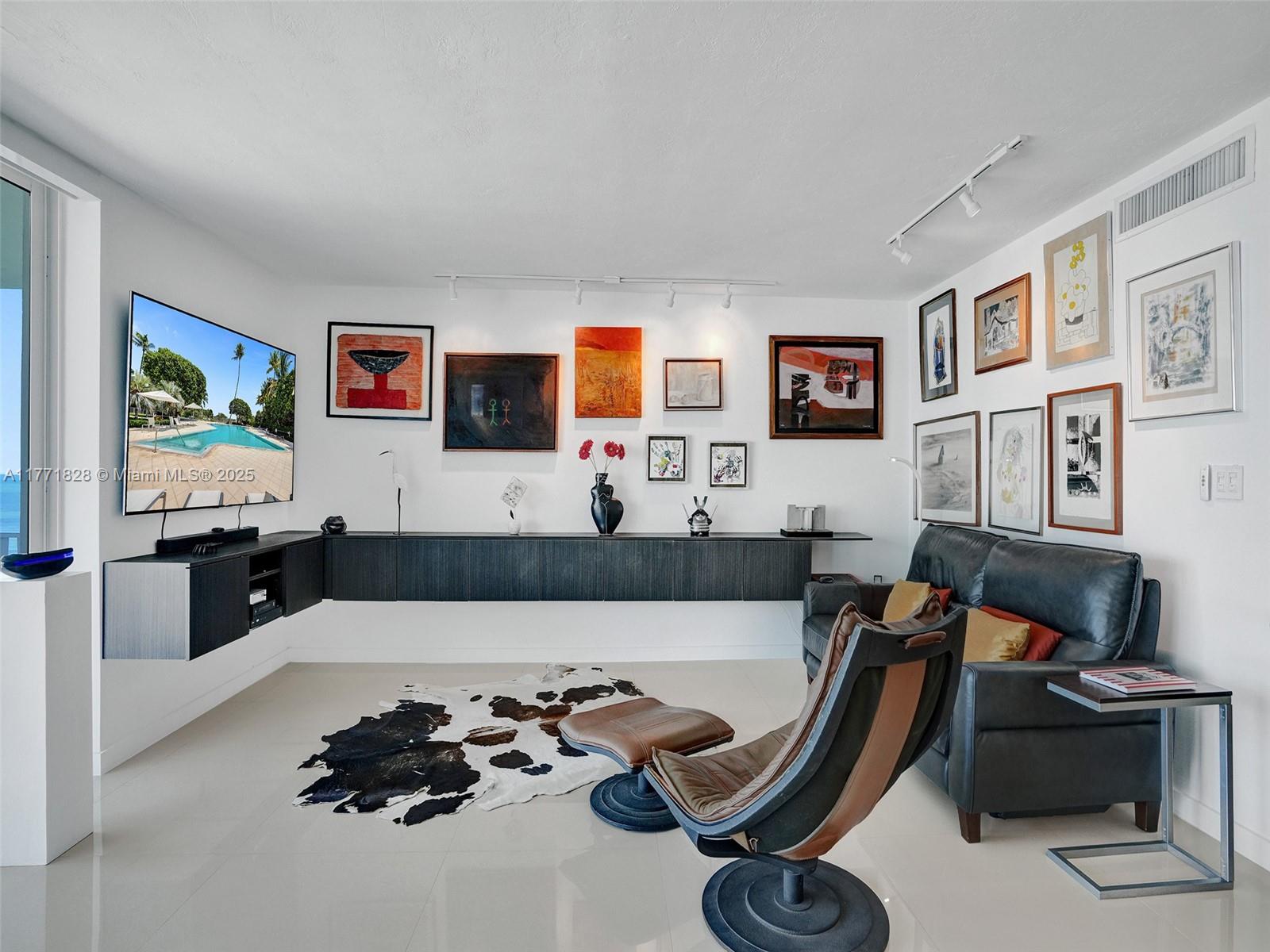 ISLAND HOUSE APT INC - CO - Residential