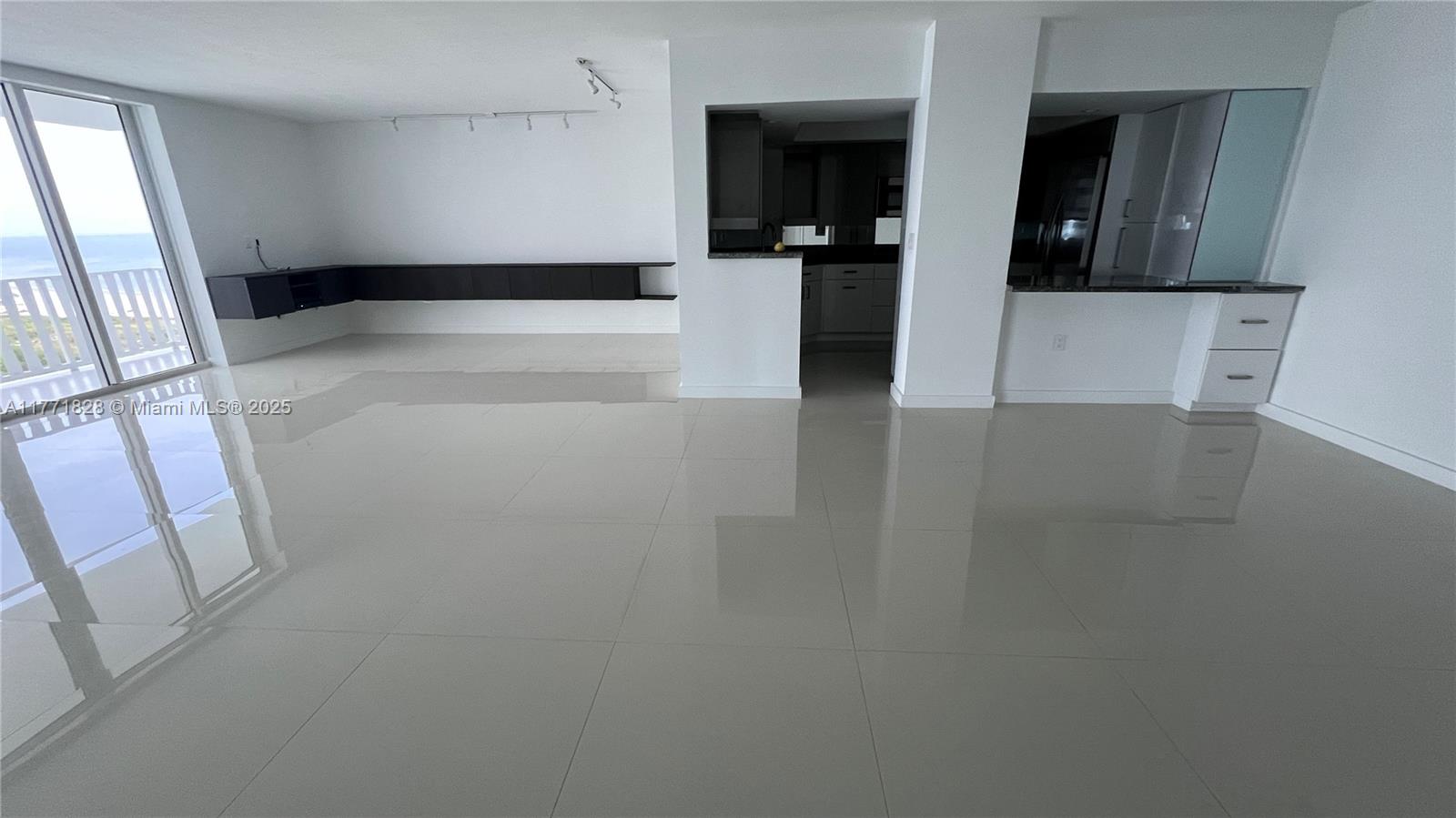 ISLAND HOUSE APT INC - CO - Residential