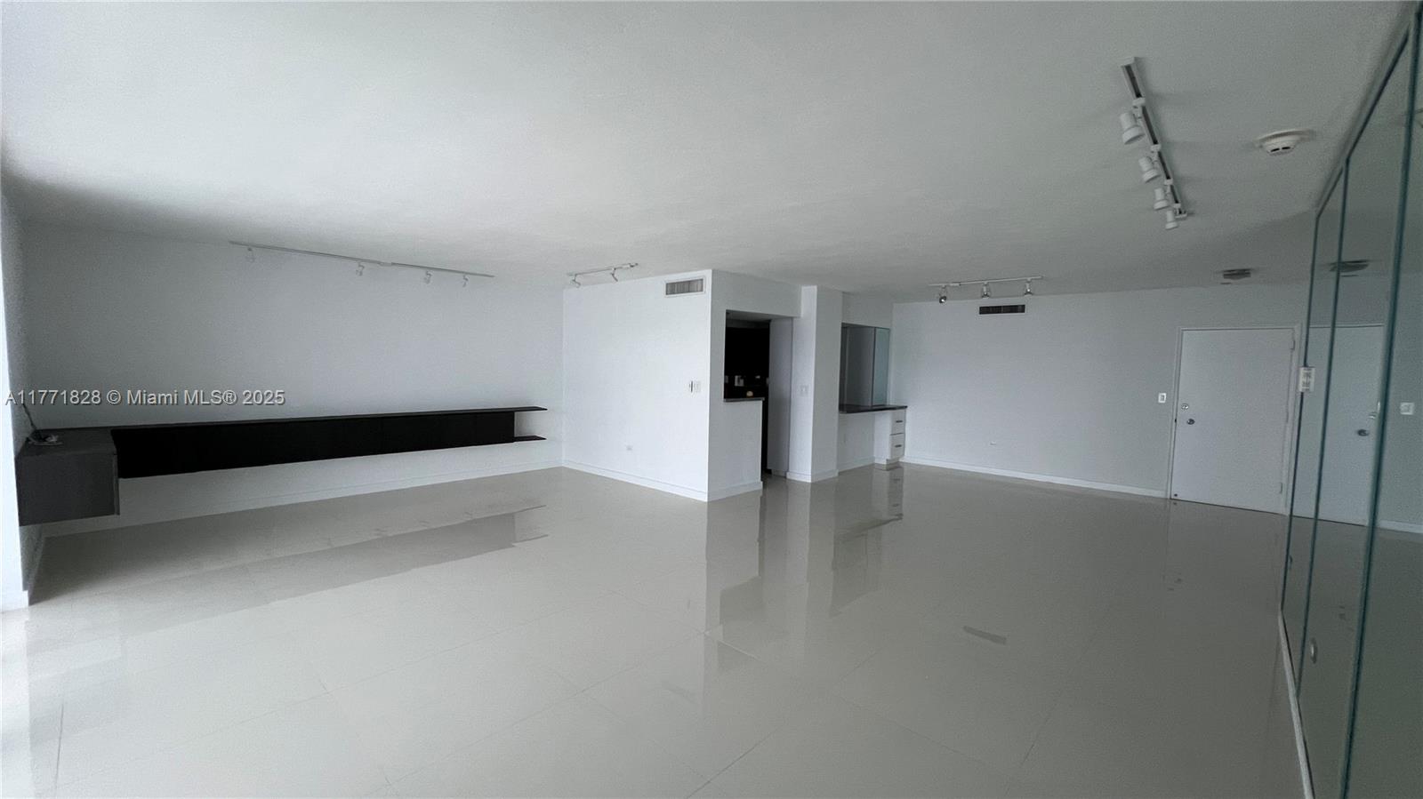 ISLAND HOUSE APT INC - CO - Residential