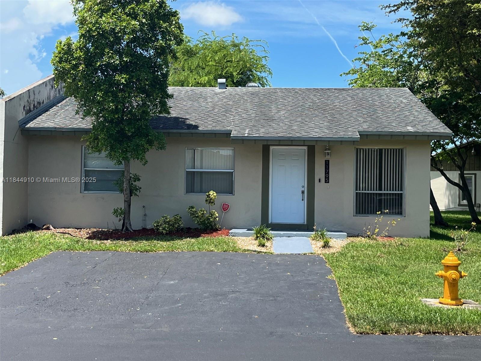 Spotless Devonaire Villa Located on a Spacious Corner Lot. Updated Kitchen and Baths, Ceiling Fans, Window Treatments. Sparkling Kitchen with Upgraded Appliances. Laundry W/D on Private Fenced Patio. Additional Parking Next to Unit. Large Greenway Behind Patio For a Most Relaxing Environment. Small Dog OK . Easy Access to Main Highway, Schools and Shopping.. Vacant and Easy To Show...It's A WINNER!