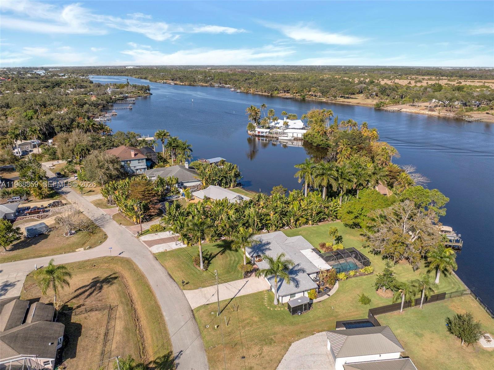 PARADISE SHORES - Residential