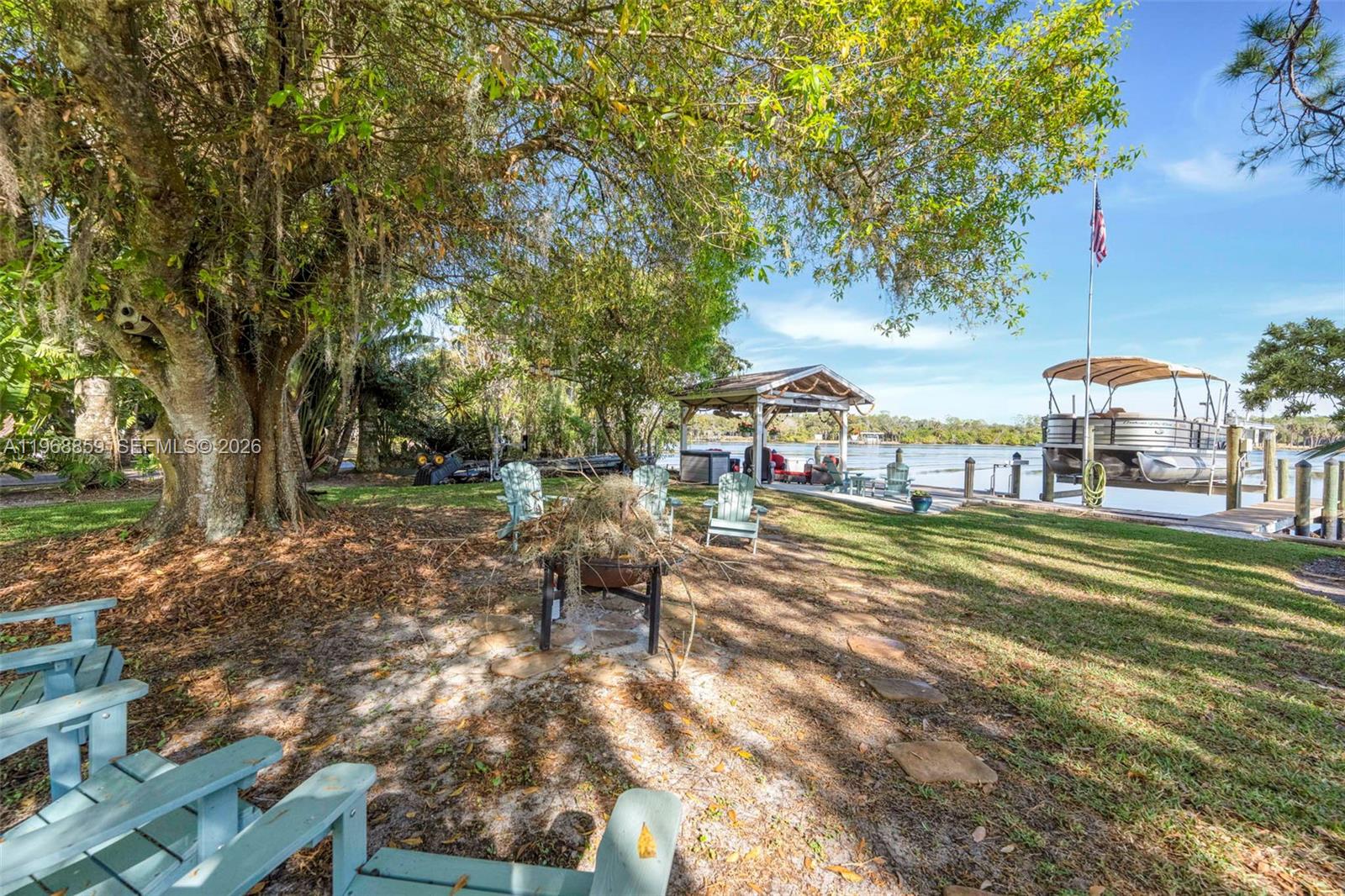 PARADISE SHORES - Residential