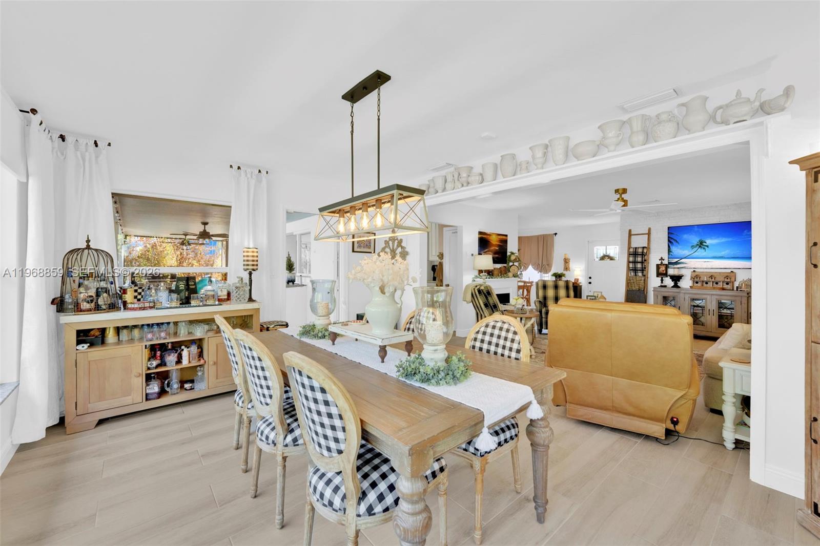 PARADISE SHORES - Residential