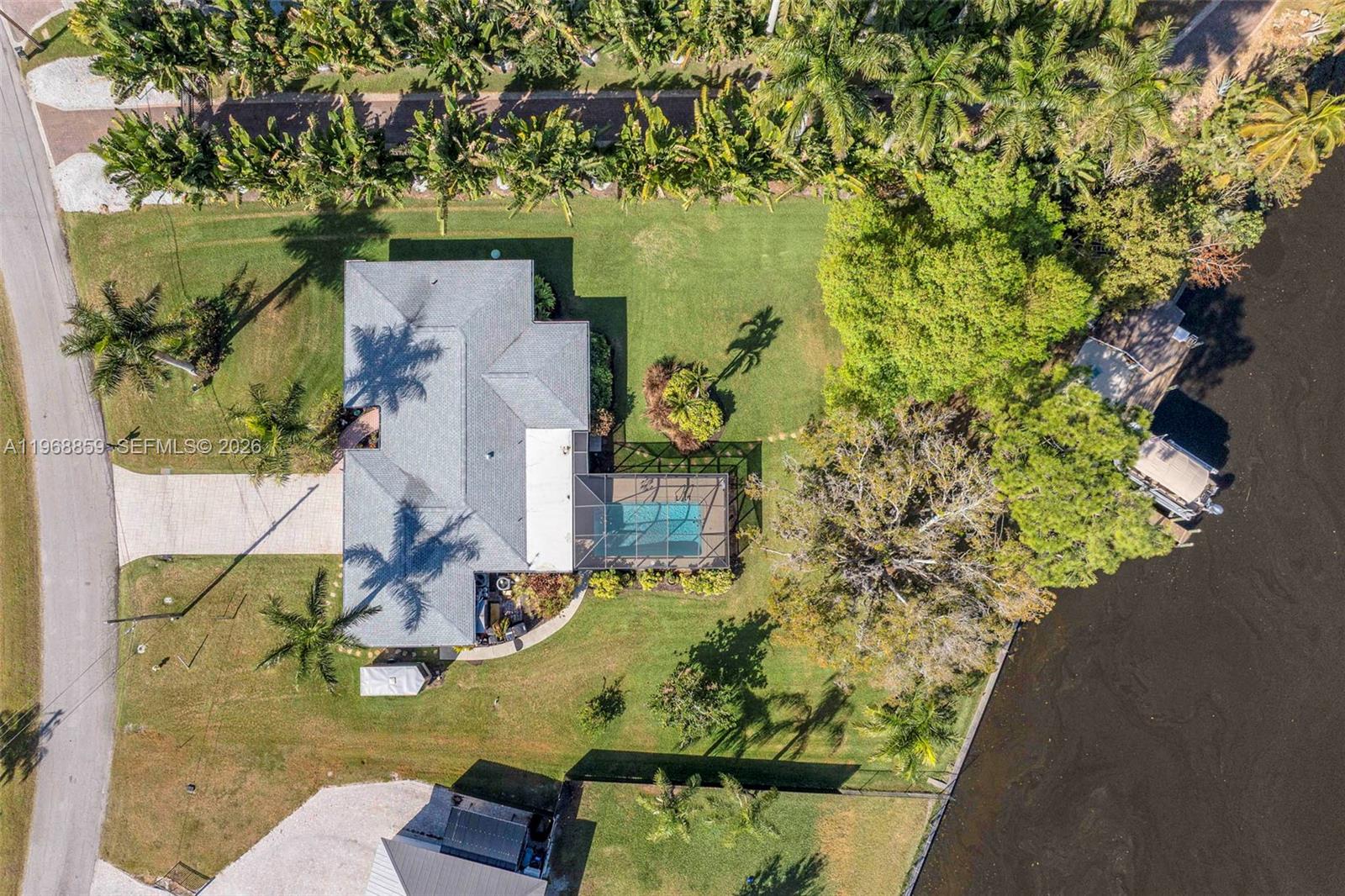 PARADISE SHORES - Residential