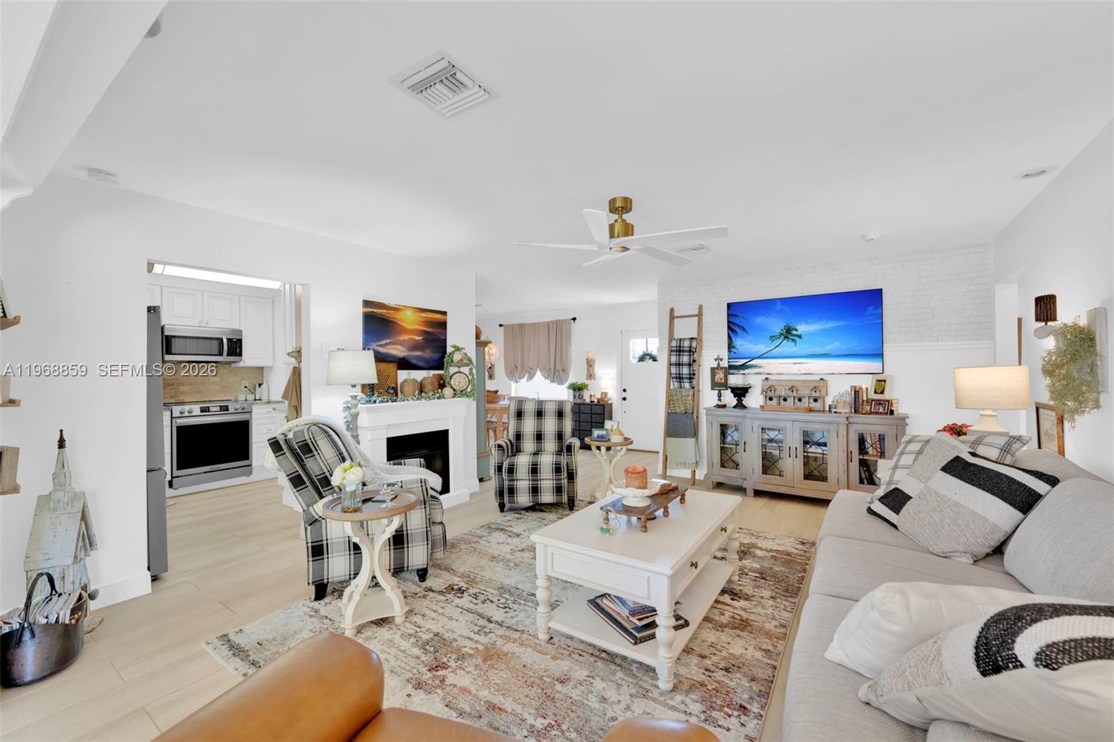 PARADISE SHORES - Residential