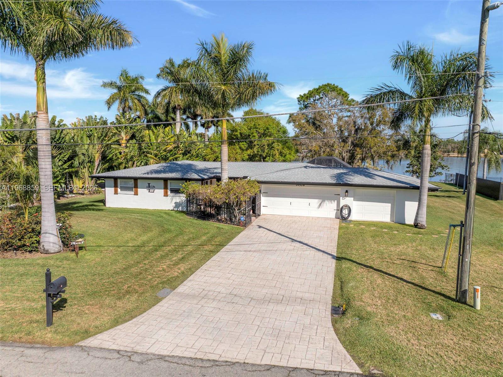 PARADISE SHORES - Residential