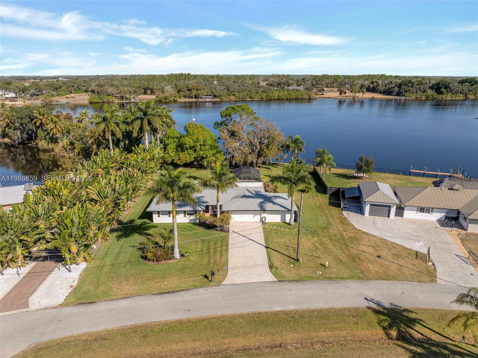 PARADISE SHORES - Residential